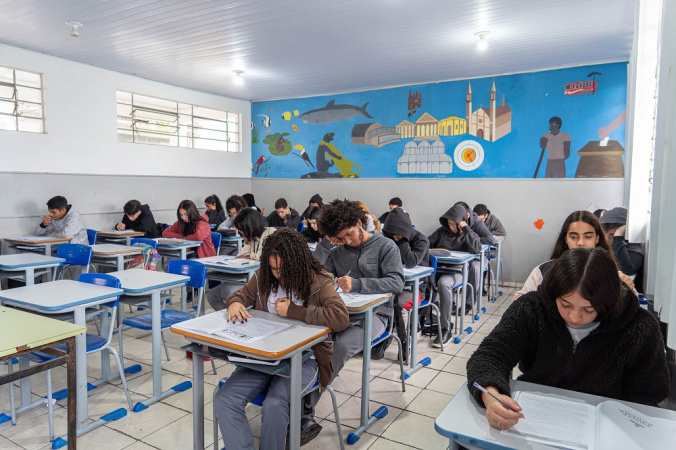 Prova Paraná Mais: 100 mil alunos da rede estadual se preparam para disputar vagas na UFPR 